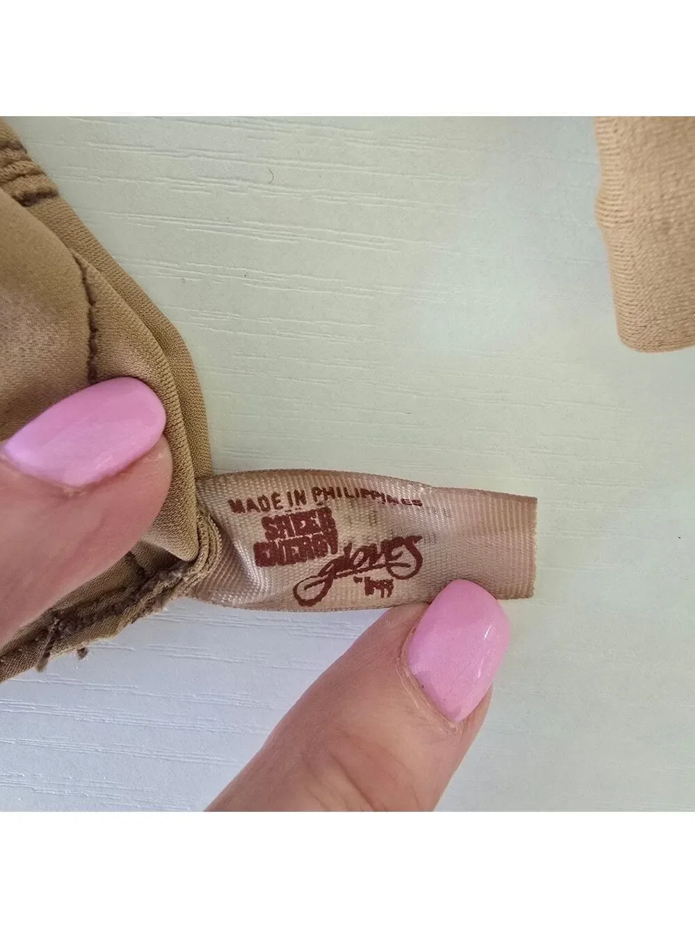 Leggs Sheer Energy Classic Tan Women's Stretchy Gloves with Brown Accent - OS